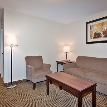 Holiday Inn Express & Suites Whitecourt By Ihg Zimmer foto