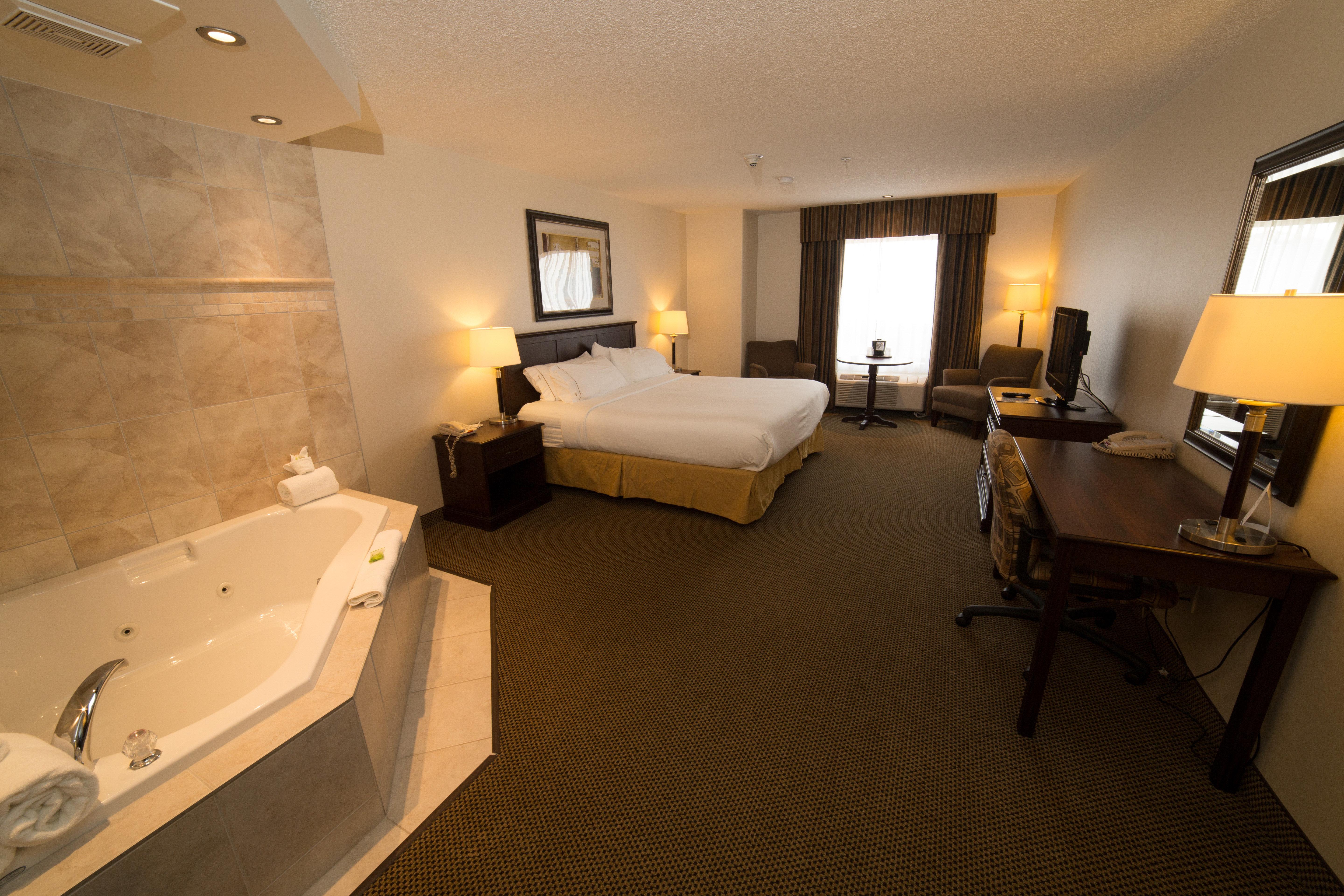 Holiday Inn Express & Suites Whitecourt By Ihg Exterior foto