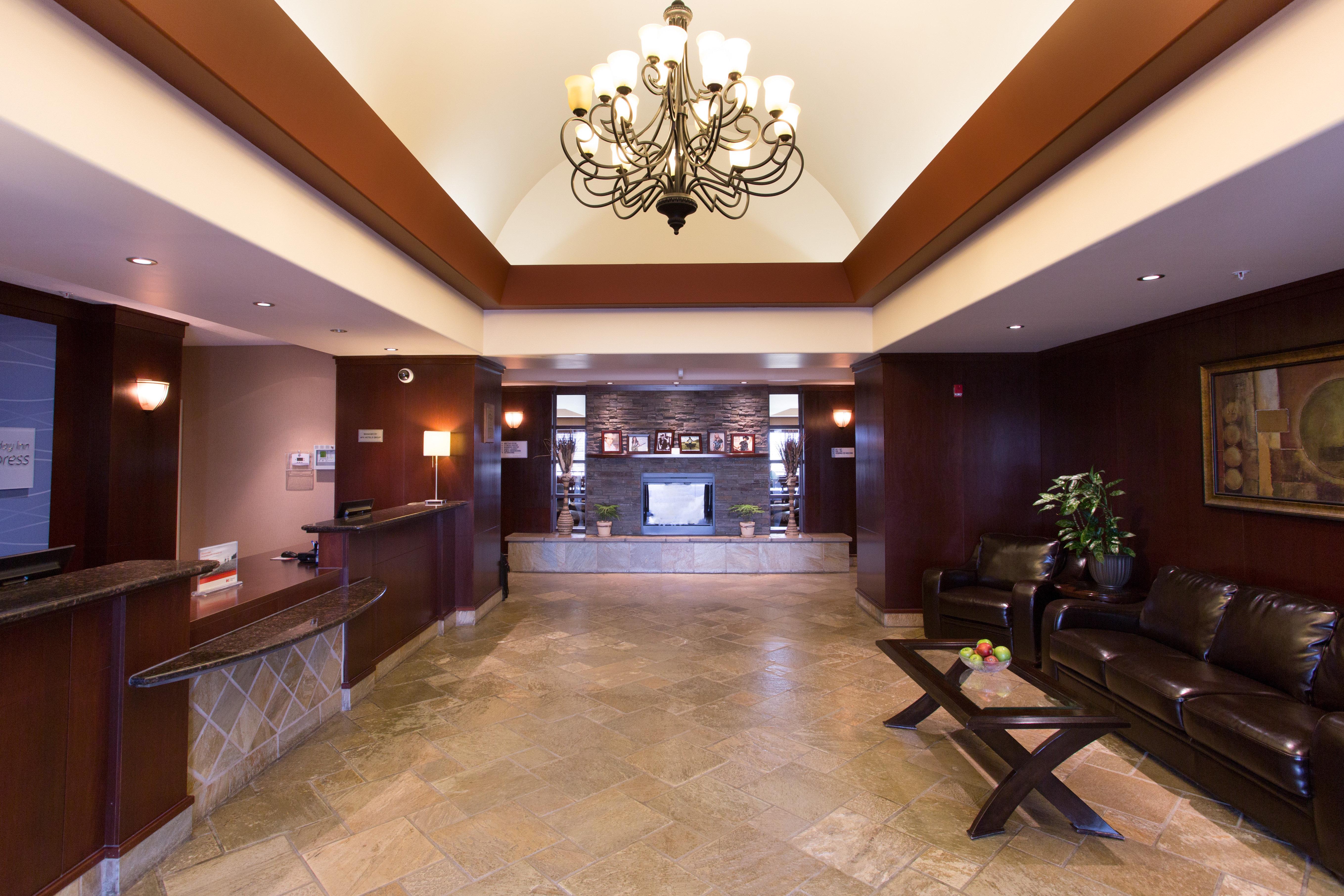 Holiday Inn Express & Suites Whitecourt By Ihg Exterior foto