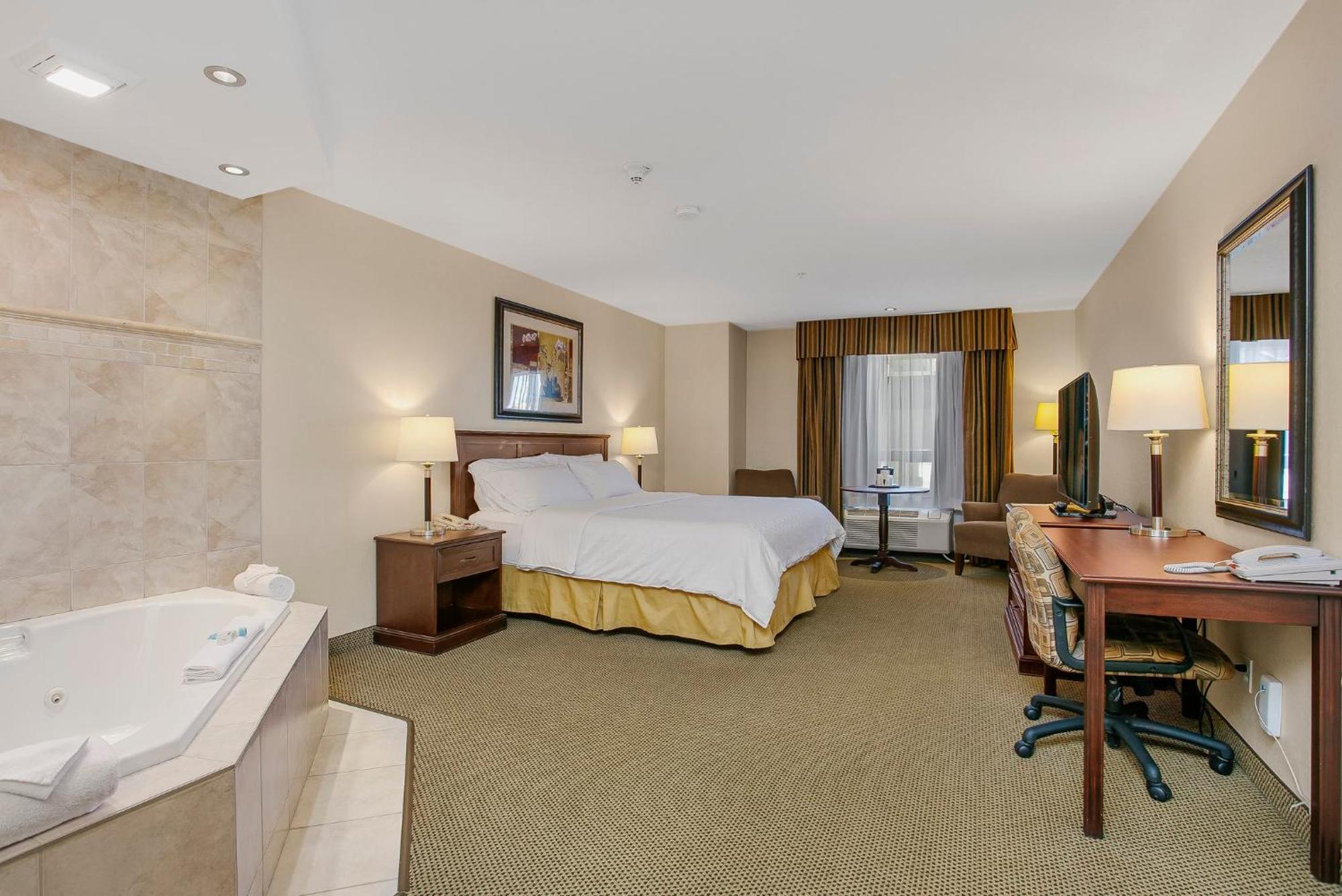 Holiday Inn Express & Suites Whitecourt By Ihg Exterior foto