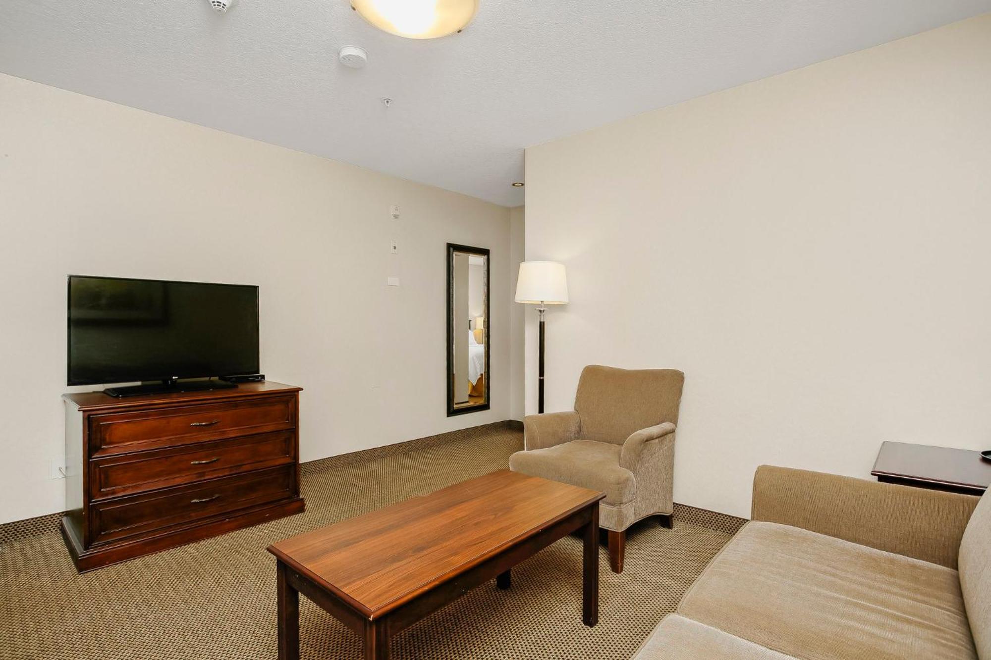 Holiday Inn Express & Suites Whitecourt By Ihg Exterior foto