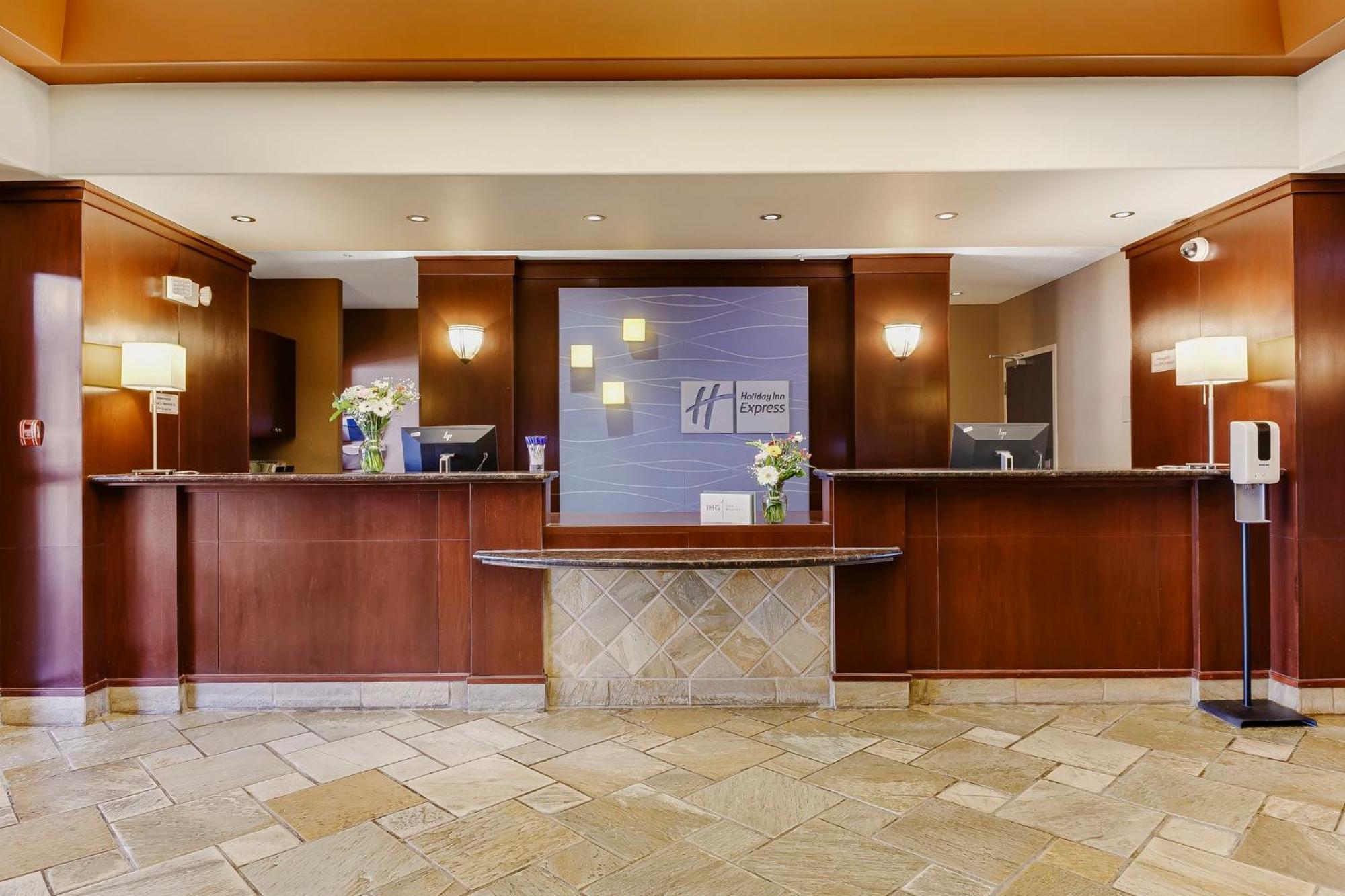 Holiday Inn Express & Suites Whitecourt By Ihg Exterior foto